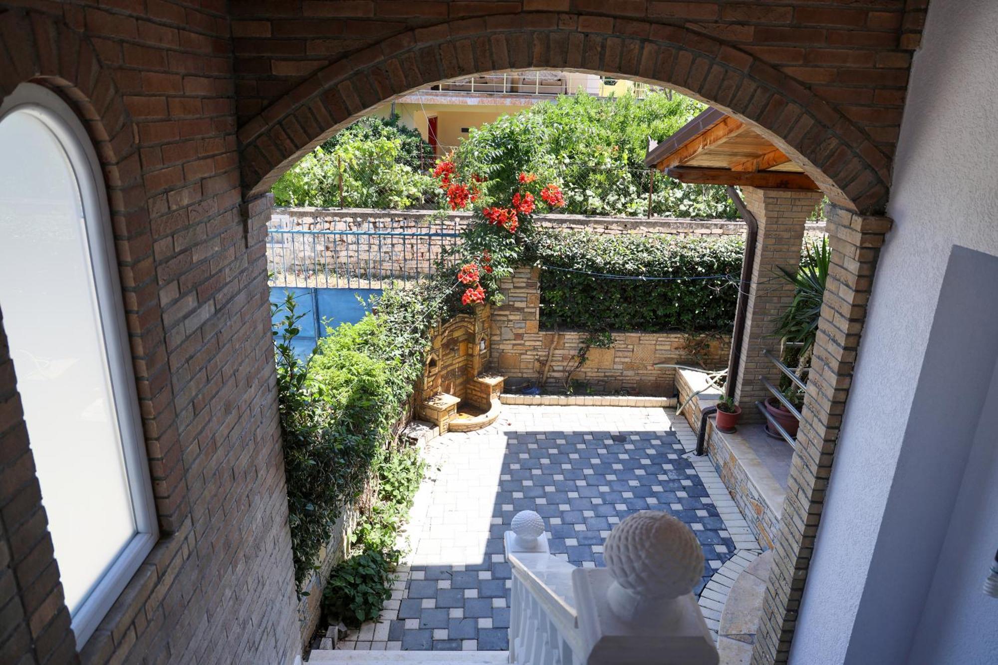 בראט Villa Lejzo - Swimming Pool מראה חיצוני תמונה