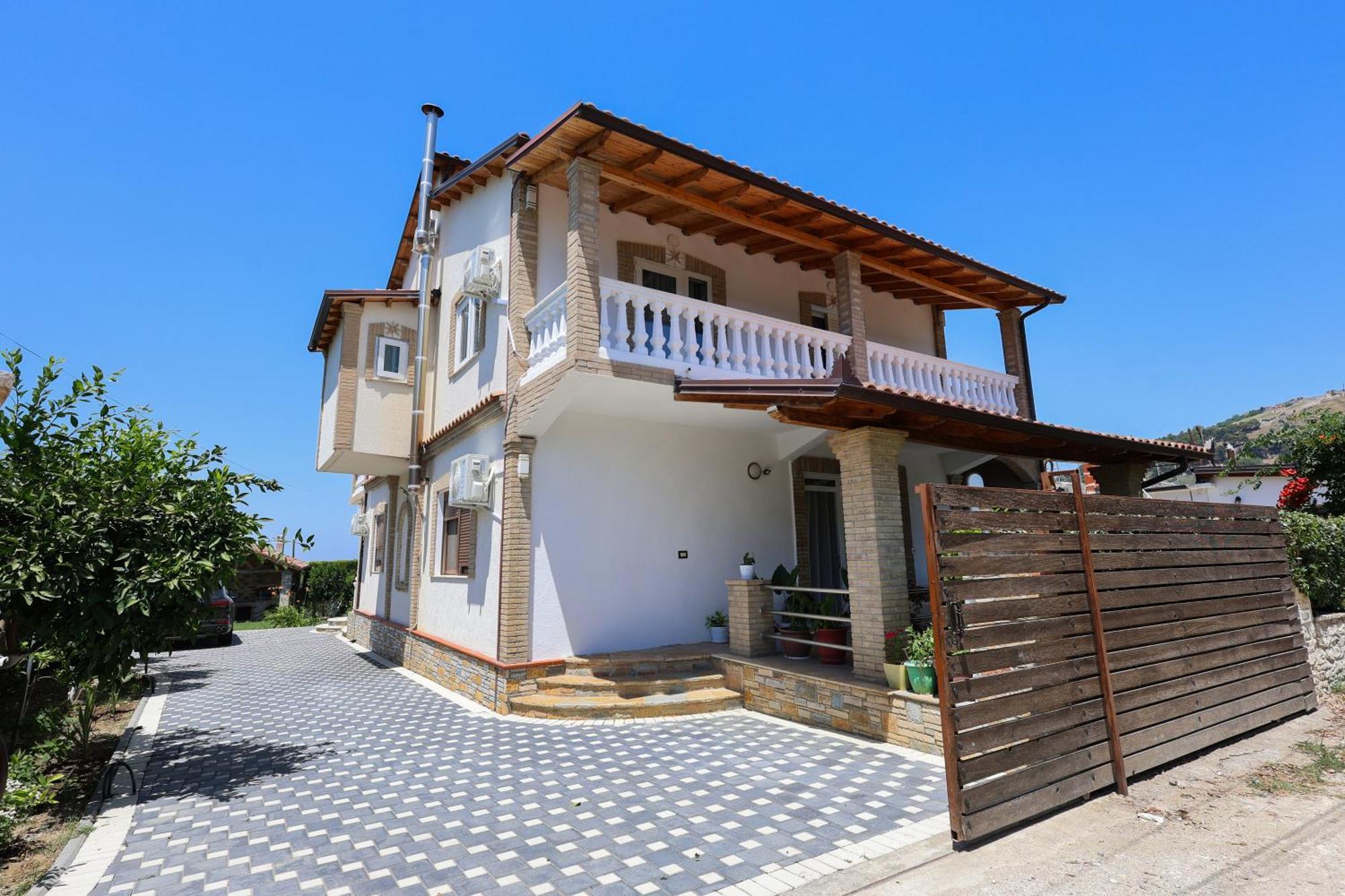 בראט Villa Lejzo - Swimming Pool מראה חיצוני תמונה